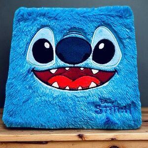NWT Gorgeous DISNEY Lilo & Stitch Blue & White Furry Cover 16 Eyeshadow Palette
